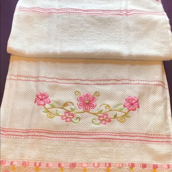 (2) Beautiful Embroidered Hand Towel PINK - Picture 4 of 4